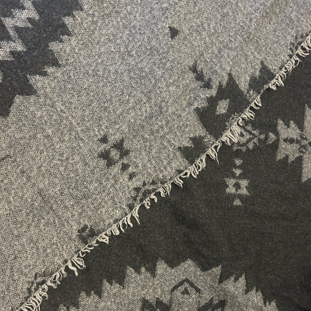 Large Square Scarf Gray Pattern - Picture 5 of 7